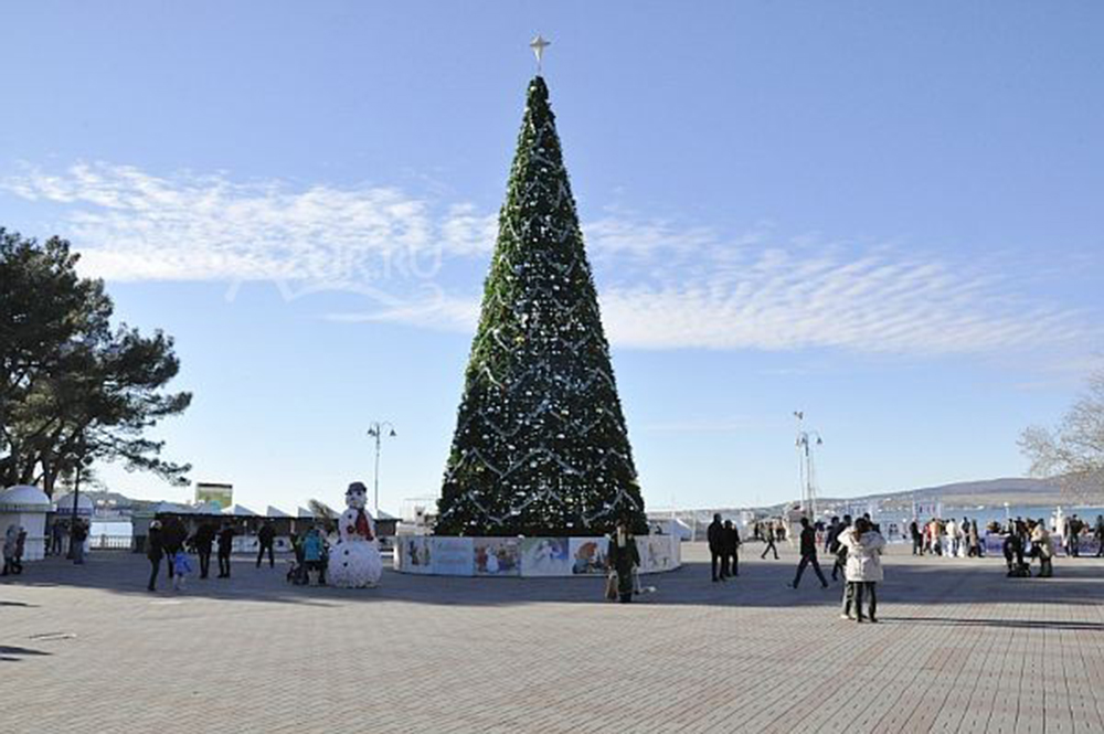 На Центральной площади Геленджика выступила группа «УКРОП»